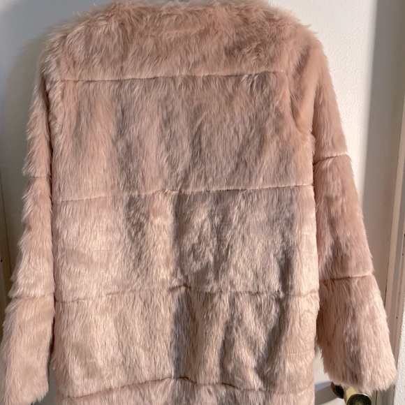 NEW Metaphor Soft Pink Faux Fur Coat. Size Medium. Make An Offer. - Picture 5 of 9